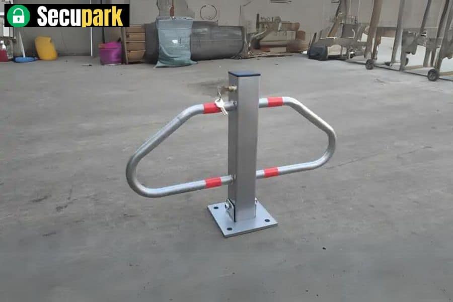 Sturdy folding butterfly-type parking barrier 4