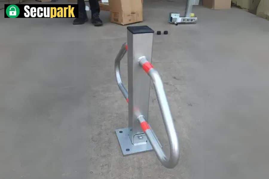 Sturdy folding butterfly-type parking barrier 3